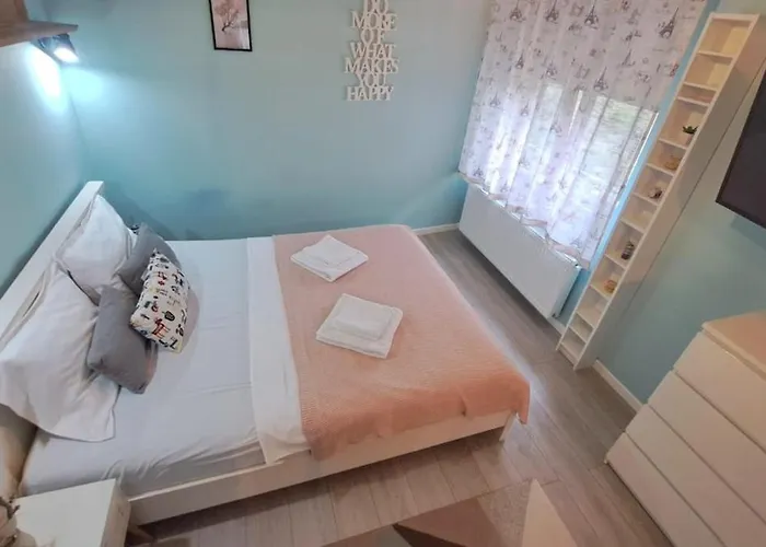 Parkside Nature Retreat & Parking