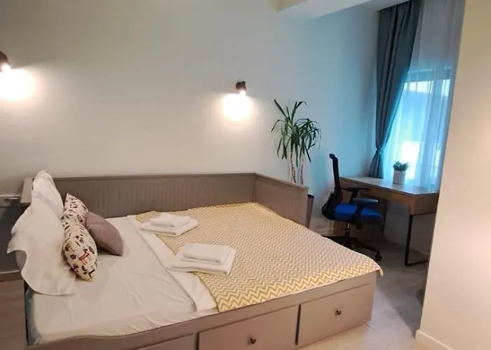 Parkside Nature Retreat & Parking *