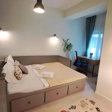 Parkside Nature Retreat & Parking *