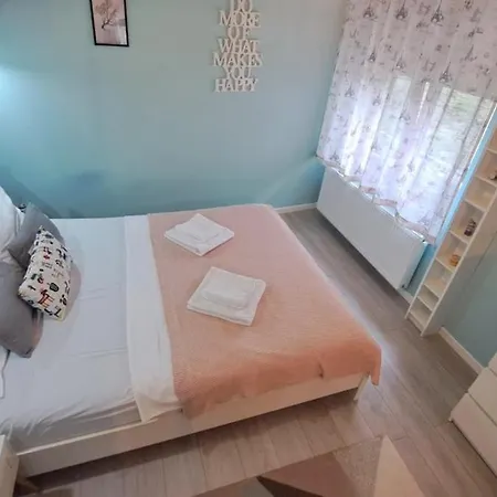 Parkside Nature Retreat & Parking